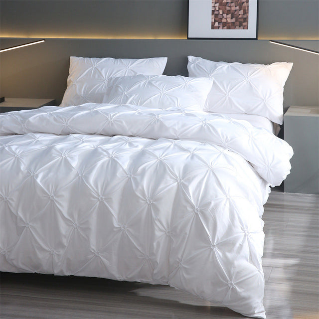丨 Embroidered Craft Three-piece Bedding Set (Pillowcase & Quilt Cover)