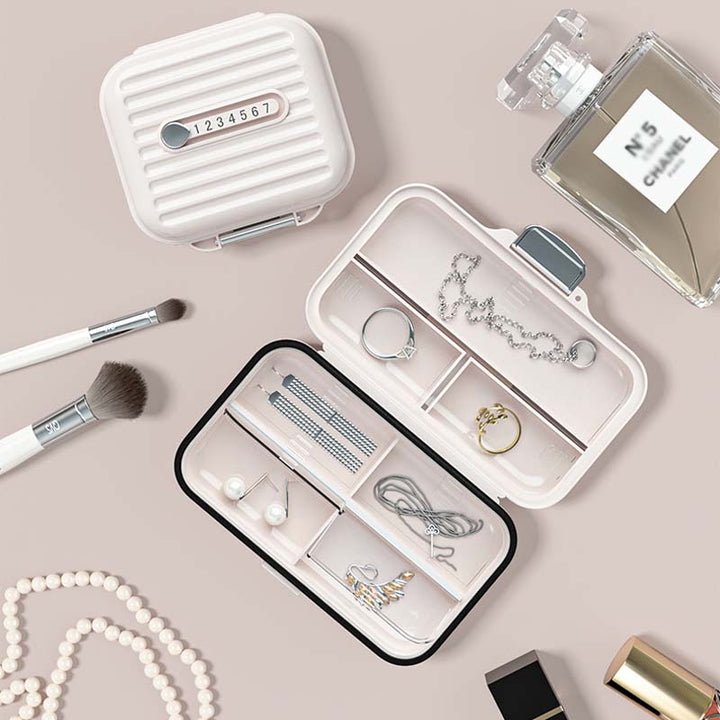 Small portable pillbox