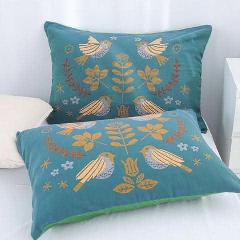 NEZA - Vividly printed pillowcase