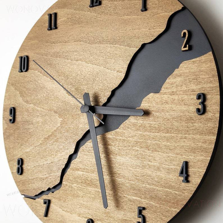 RusticEdge – Unique wall clock with cracked wood surface and rustic elegance