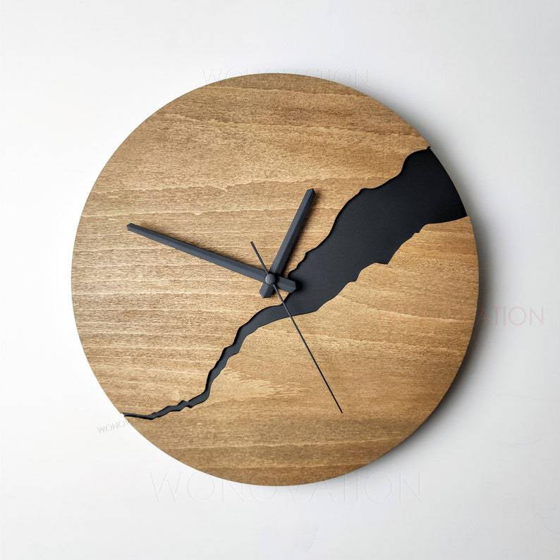 RusticEdge – Unique wall clock with cracked wood surface and rustic elegance