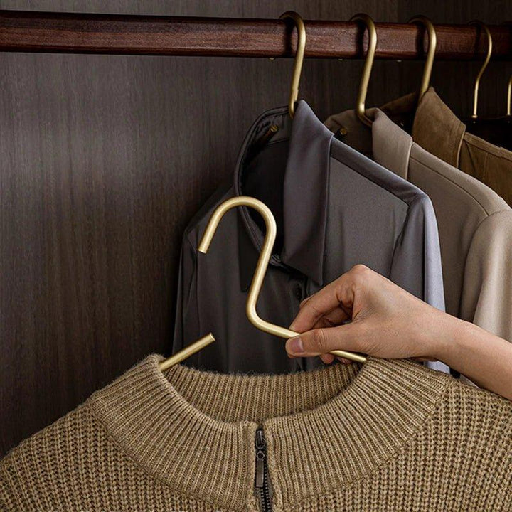 5 pieces of hangers made of solid matte gold/silver │ Seamless wardrobe organizer made of metal