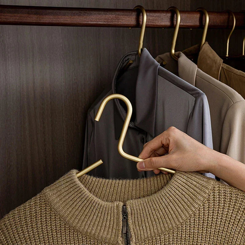 5 pieces of hangers made of solid matte gold/silver │ Seamless wardrobe organizer made of metal
