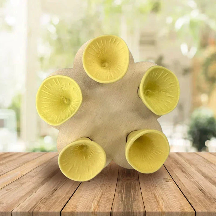 Drinking cup for bees and insects