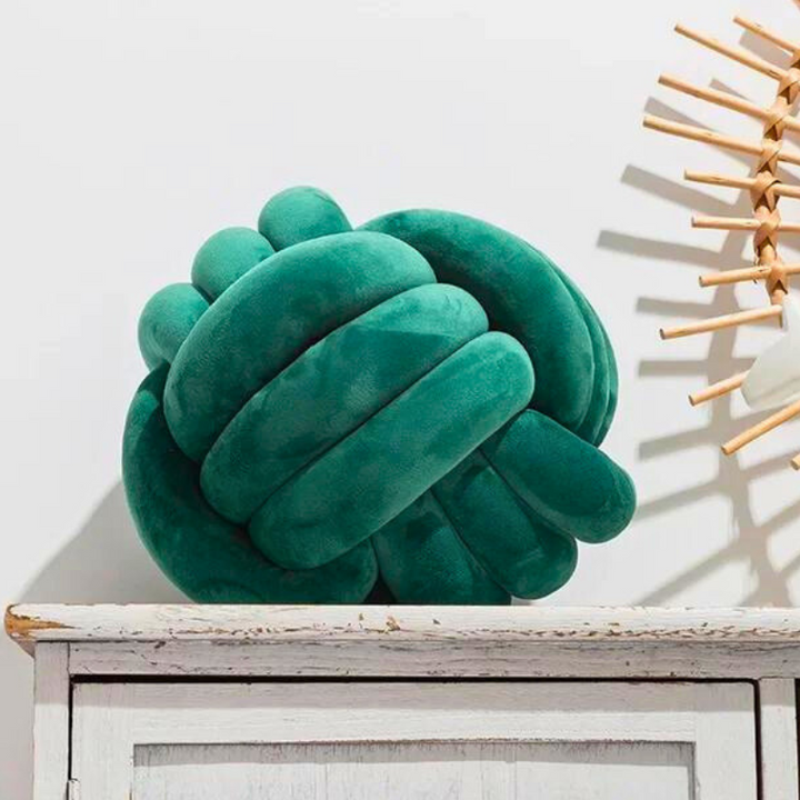 Scandinavian Knot Cushion made of Velvet