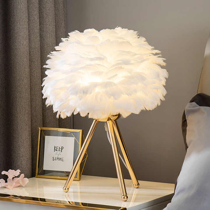 Blossom Table Lamp – Elegant Feather Design with Dimmable Light