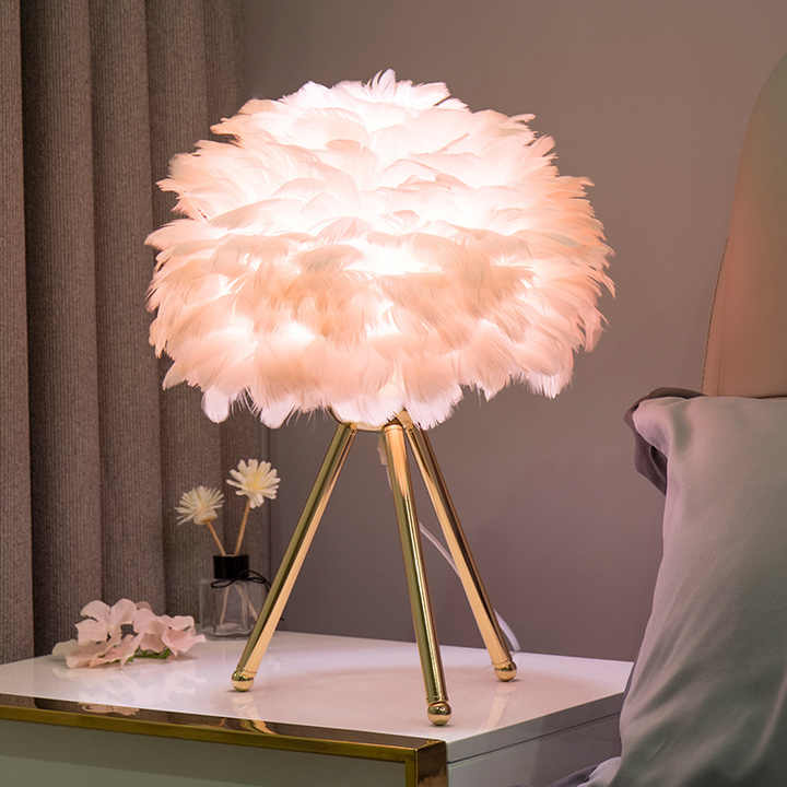 Blossom Table Lamp – Elegant Feather Design with Dimmable Light
