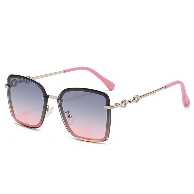 Women's square sunglasses with mirrored lenses and elegant detail