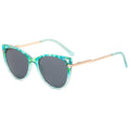 Ladies trendy cat-eye sunglasses with mirrored lenses