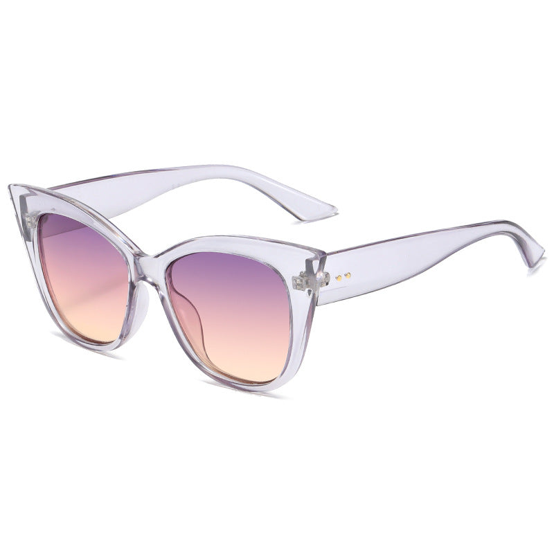 Women extravagant Cat-Eye sunglasses with mirrored lenses