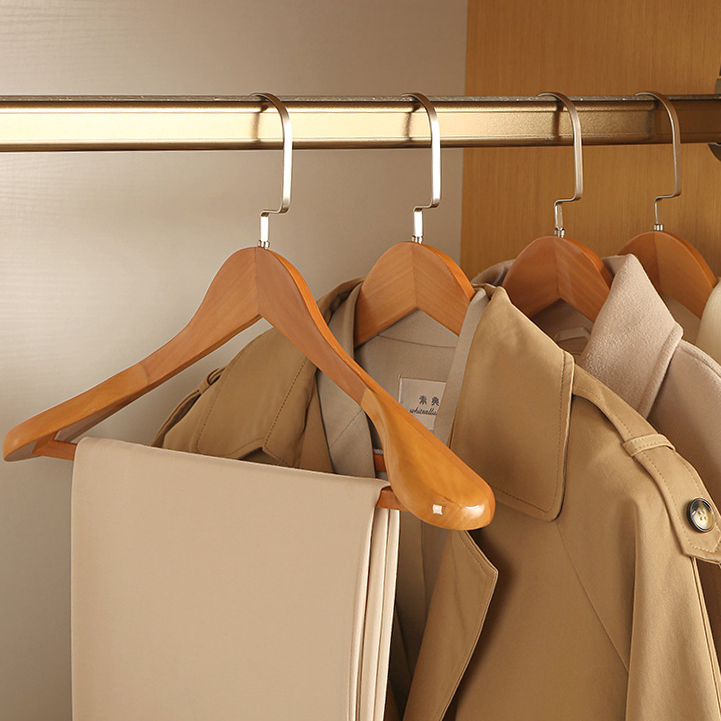 Oaklee Élite – Luxury Wood Hangers with Sophisticated Design