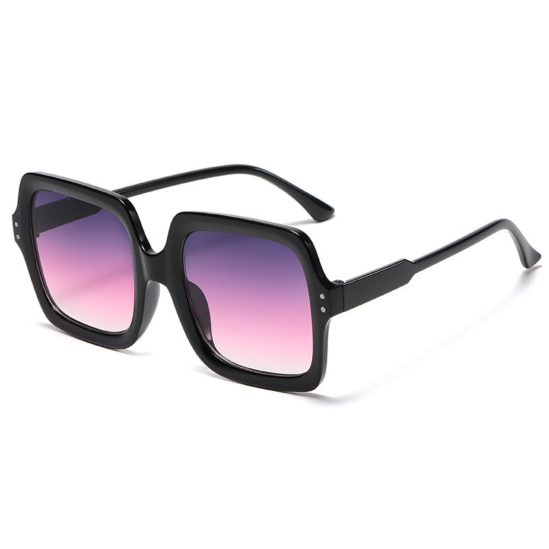 Ladies fashionable square sunglasses with mirrored lenses