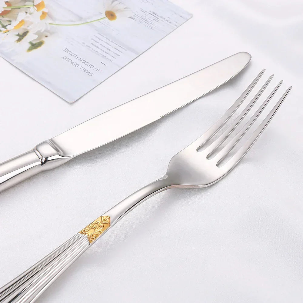 Elegant cutlery set in gold design