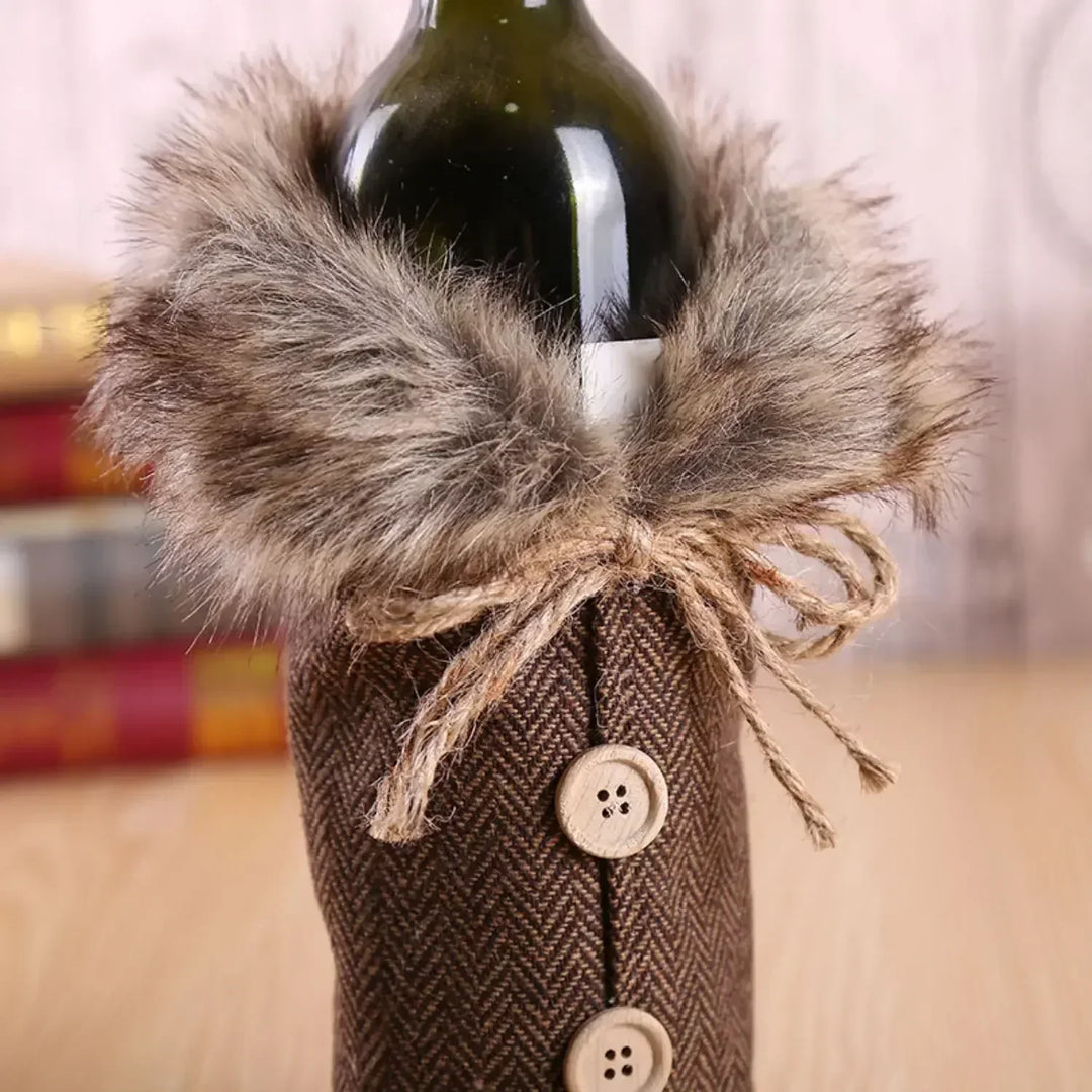 Christmas bottle cover with fur collar – festive cover for wine bottles, gnome decoration for Christmas, perfect as gift wrapping |