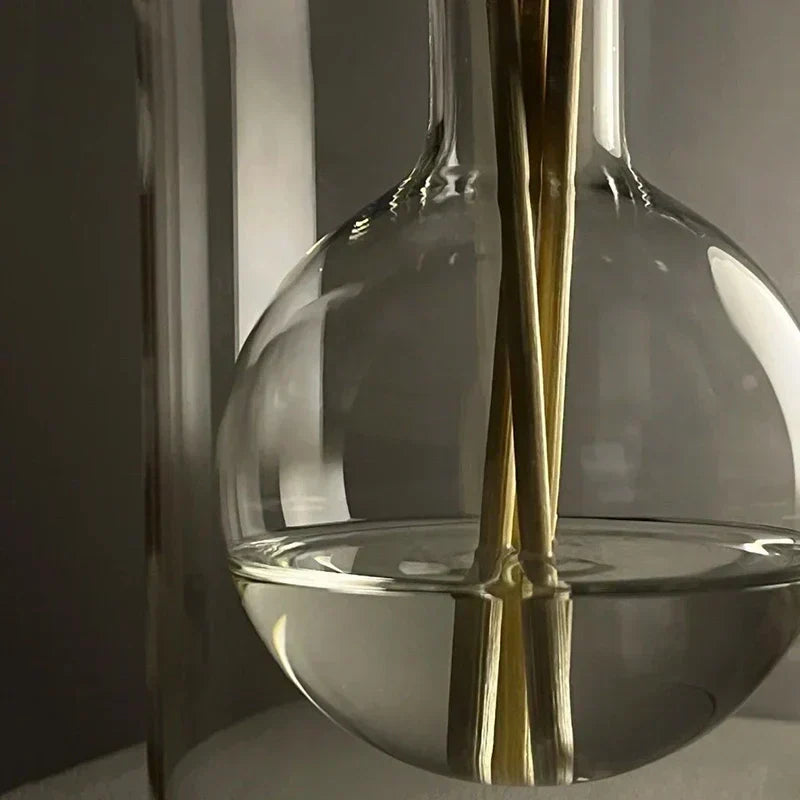 AromaLuxe – Elegant scent diffuser with minimalist design for a calming atmosphere