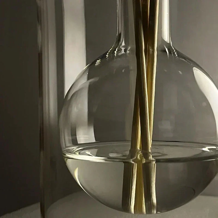 AromaLuxe – Elegant scent diffuser with minimalist design for a calming atmosphere