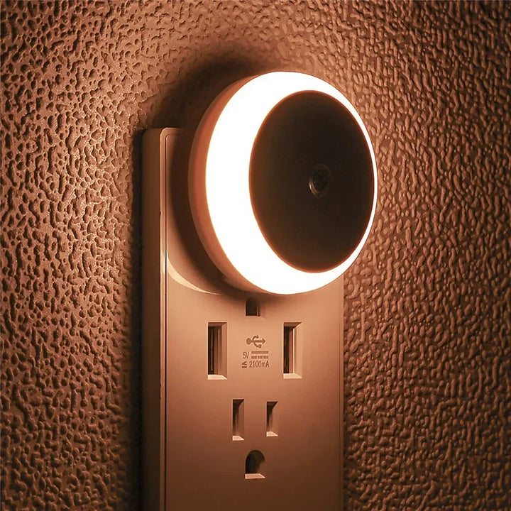 NOXORA LED night light | Twilight sensor &amp; automatic dimming | Plug-in light | Warm white