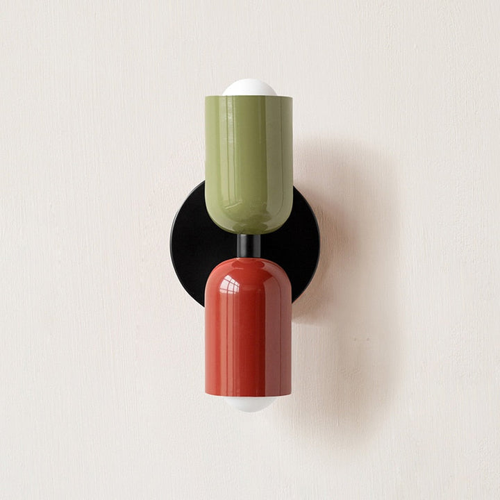 Lively, minimalist wall lamp with two light bulbs