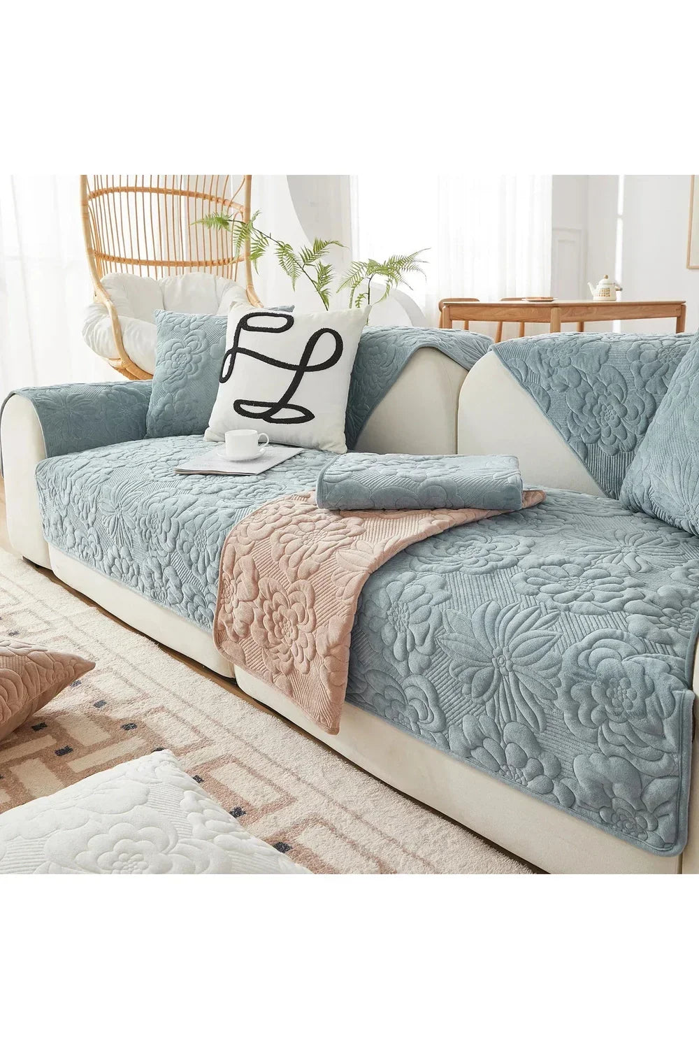 Plush sofa cover |