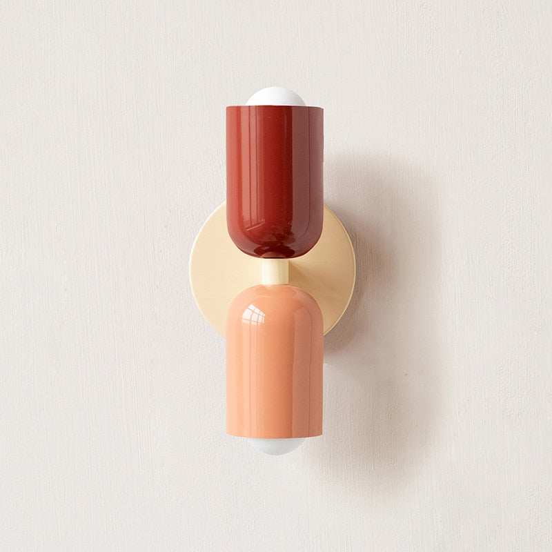 Lively, minimalist wall lamp with two light bulbs