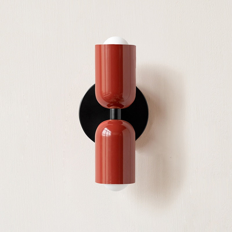 Lively, minimalist wall lamp with two light bulbs