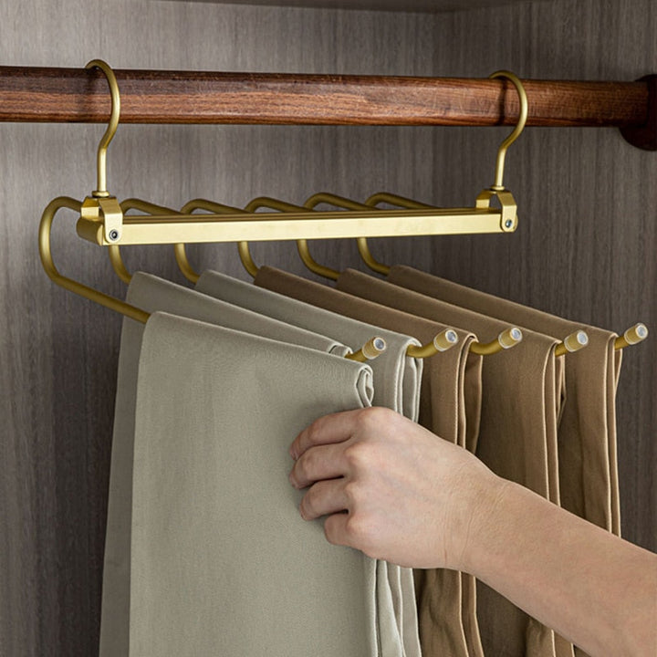 Space-saving trouser hangers from Gardudu made of aluminum