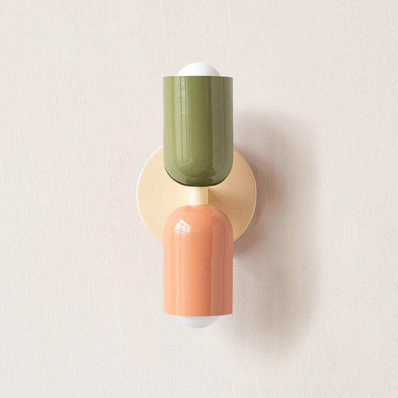 Lively, minimalist wall lamp with two light bulbs