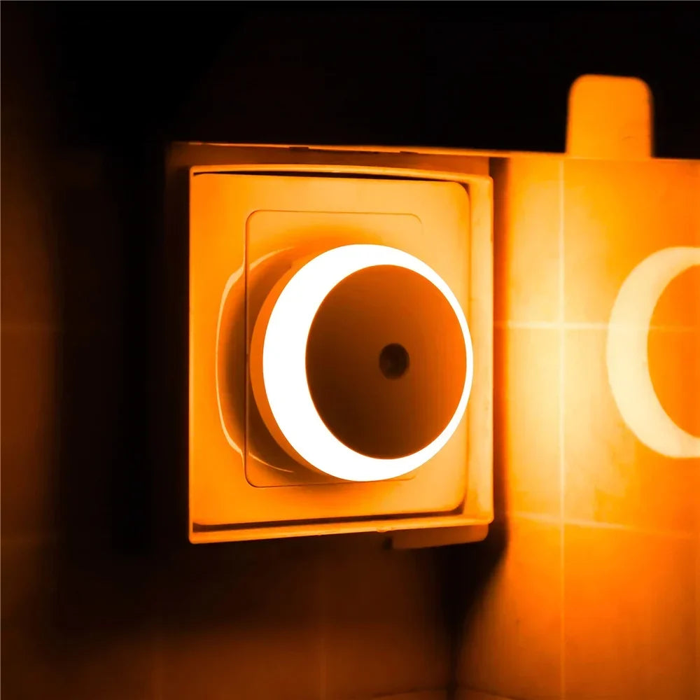 NOXORA LED night light | Twilight sensor &amp; automatic dimming | Plug-in light | Warm white