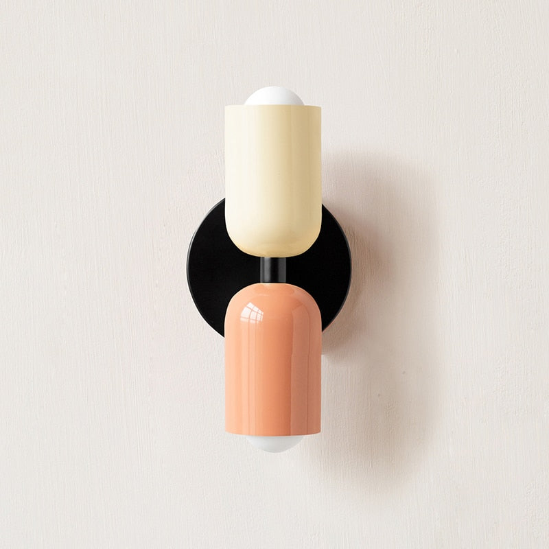 Lively, minimalist wall lamp with two light bulbs