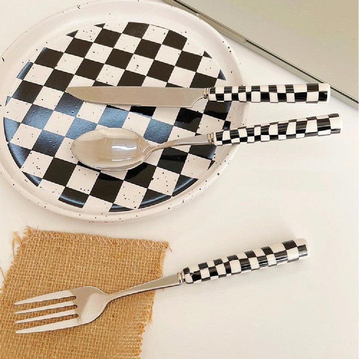 RetroChef – Stylish stainless steel cutlery with checkerboard pattern