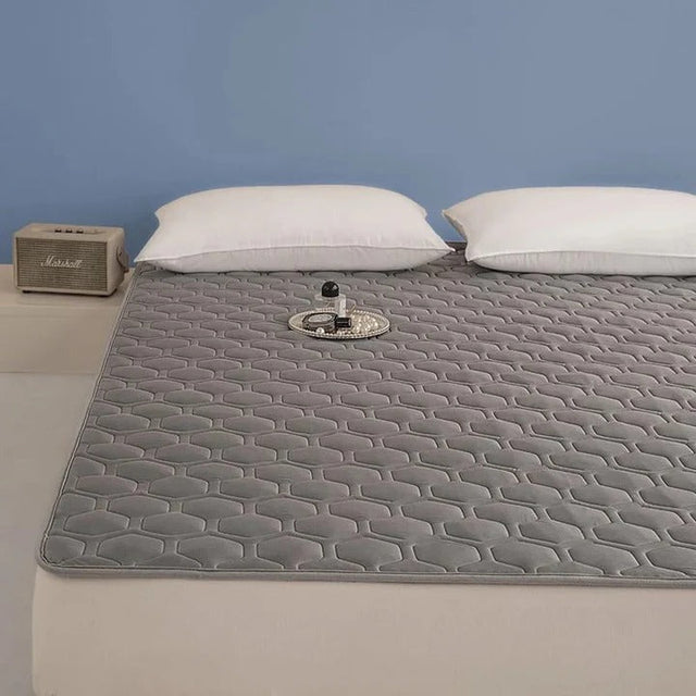 Quilted Cooling Mattress Pad with High-Density Cooling Fiber |