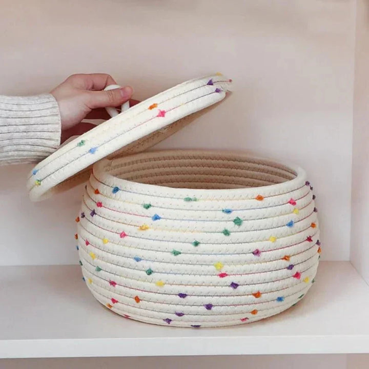 Large storage basket made of cotton rope with lid