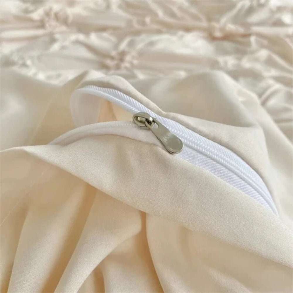 RuffledWeave Duvet Set – Elegant ruffled flower duvet cover set made of microfiber