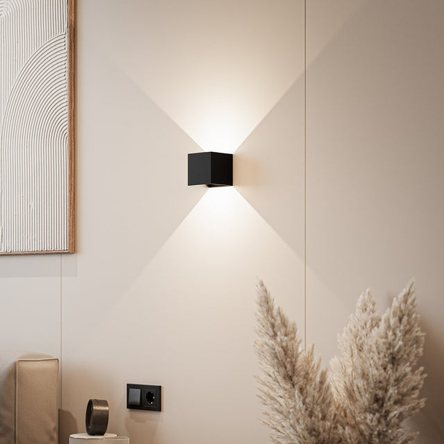 LumiGuard - LED wall lamp with warm light